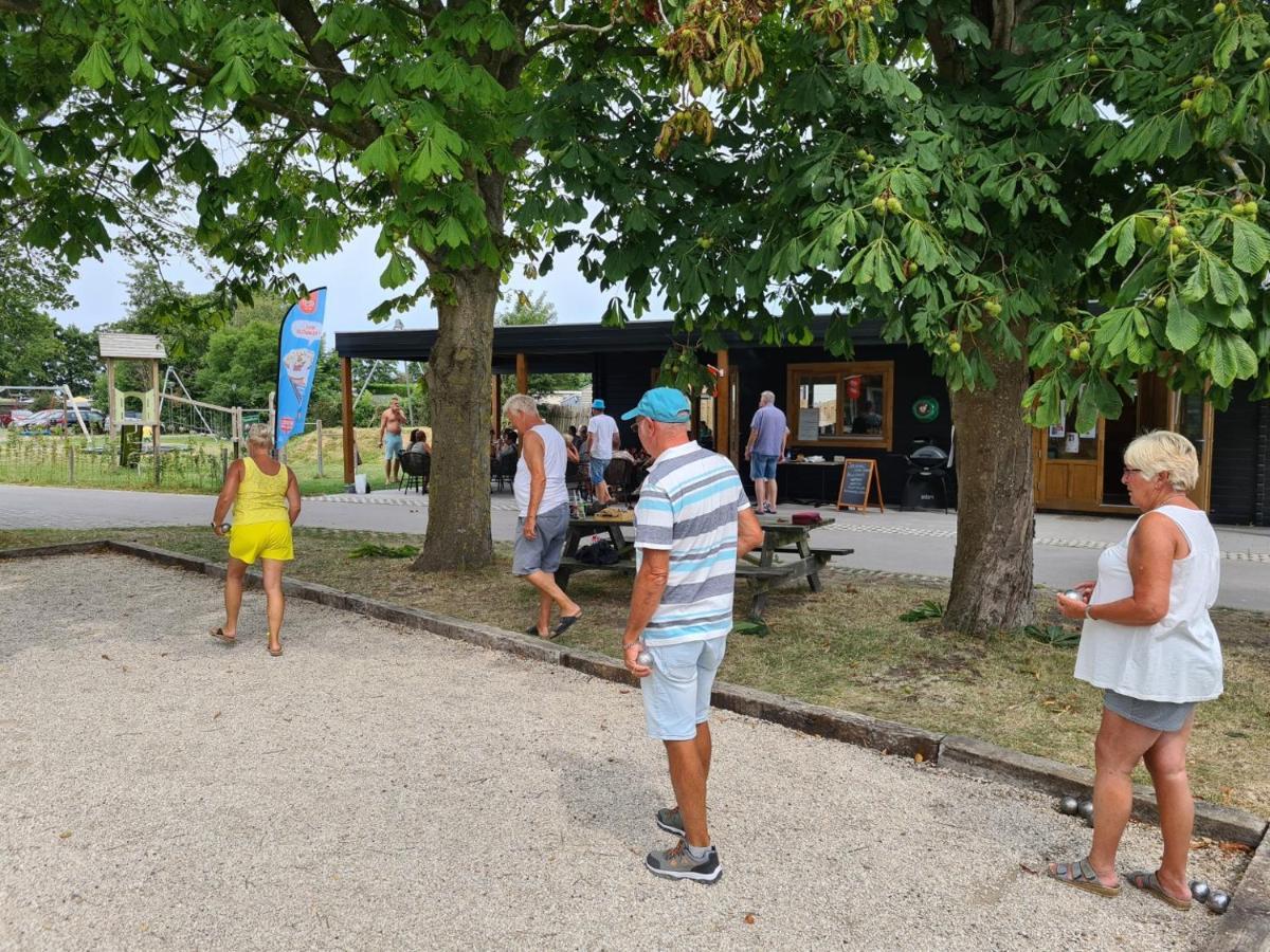 Chalet 556 Op Recreatiepark De Wielen Sint Maarten Exterior foto